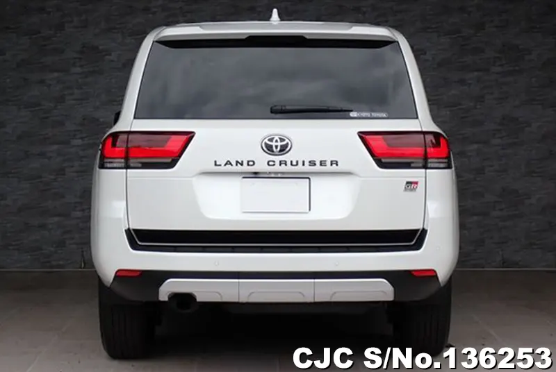 Toyota Land Cruiser in Pearl for Sale Image 5