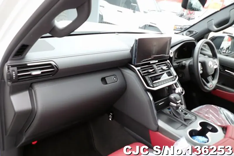 Toyota Land Cruiser in Pearl for Sale Image 10