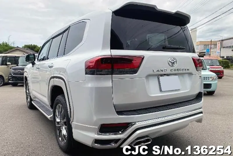 Toyota Land Cruiser in Pearl for Sale Image 1