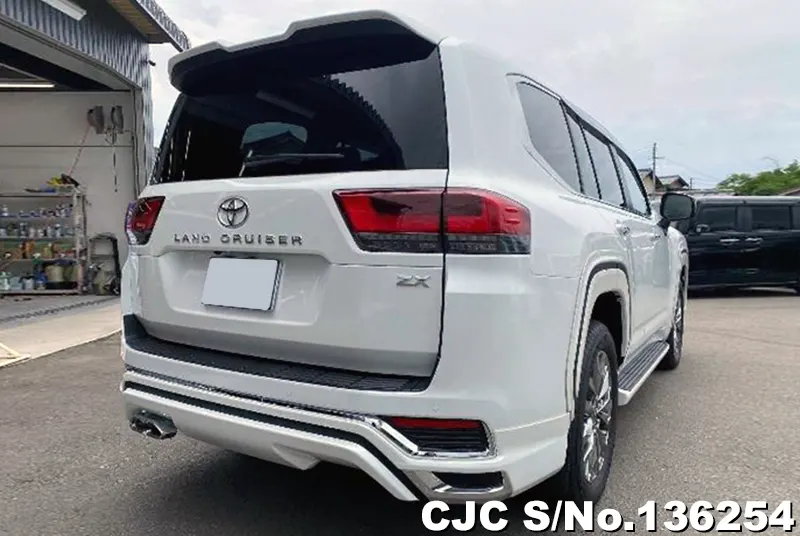Toyota Land Cruiser in Pearl for Sale Image 2