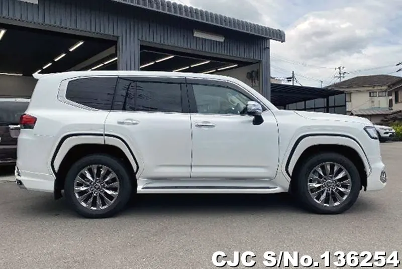 Toyota Land Cruiser in Pearl for Sale Image 4