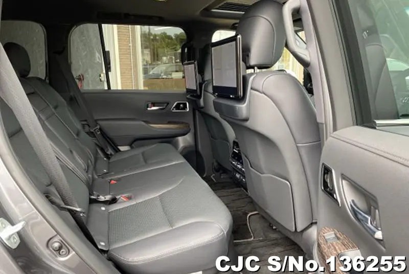 Toyota Land Cruiser in Gray for Sale Image 11
