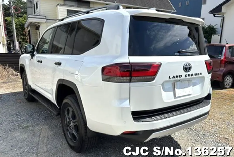 Toyota Land Cruiser in Pearl for Sale Image 1