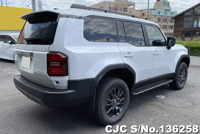 Toyota Land Cruiser 250 in Pearl for Sale Image 2