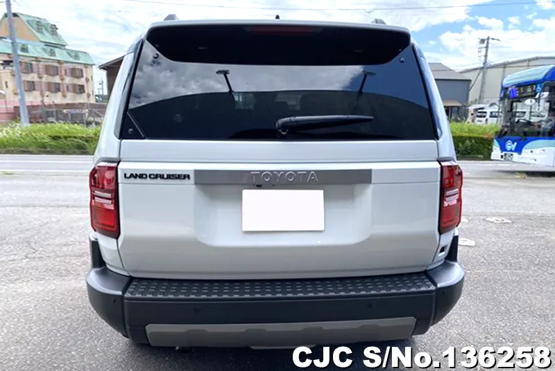 Toyota Land Cruiser 250 in Pearl for Sale Image 5