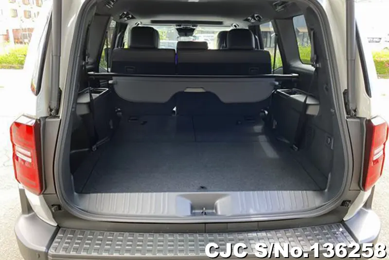 Toyota Land Cruiser 250 in Pearl for Sale Image 8