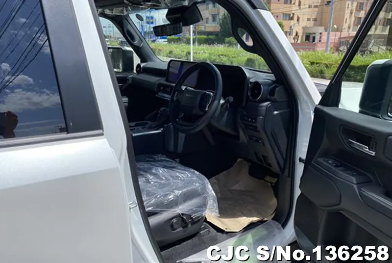 Toyota Land Cruiser 250 in Pearl for Sale Image 10