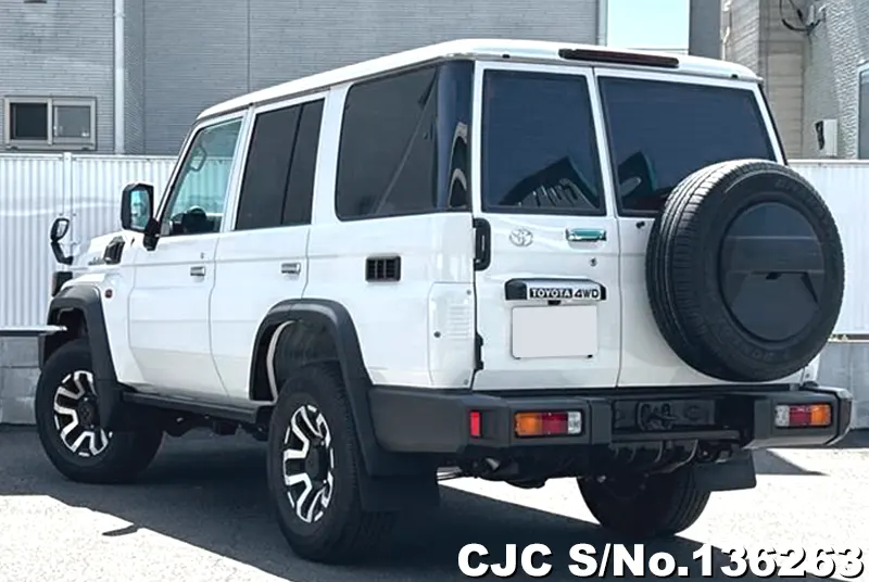 Toyota Land Cruiser in White for Sale Image 1