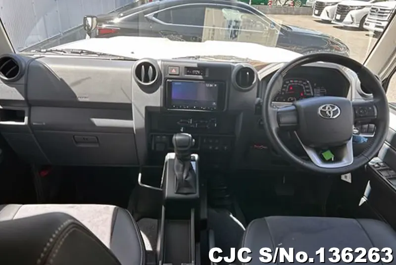 Toyota Land Cruiser in White for Sale Image 5