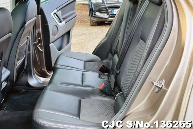Land Rover Discovery in Brown for Sale Image 9