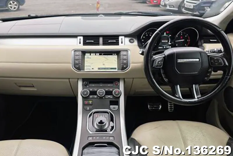 Land Rover Range Rover in Green for Sale Image 10