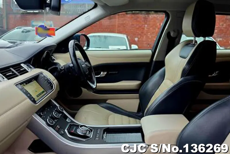 Land Rover Range Rover in Green for Sale Image 12