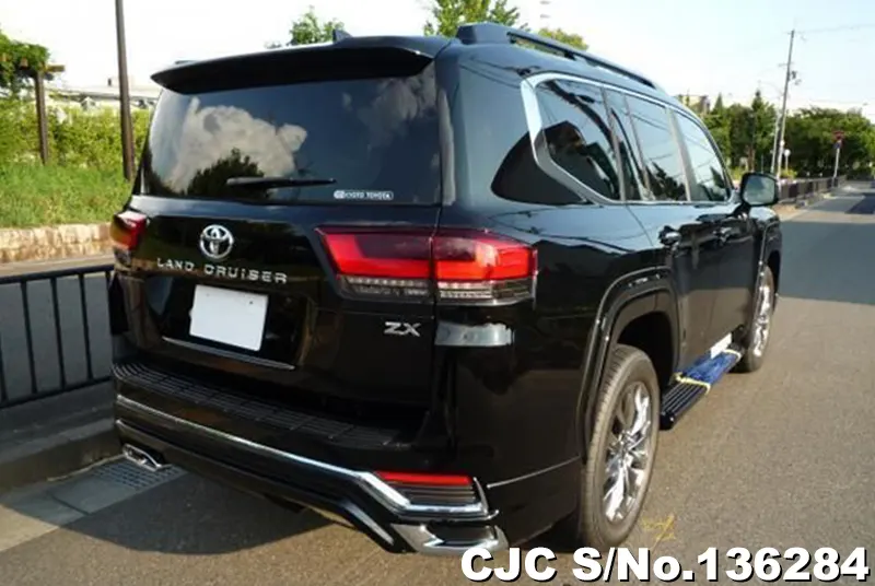 Toyota Land Cruiser in Black for Sale Image 2