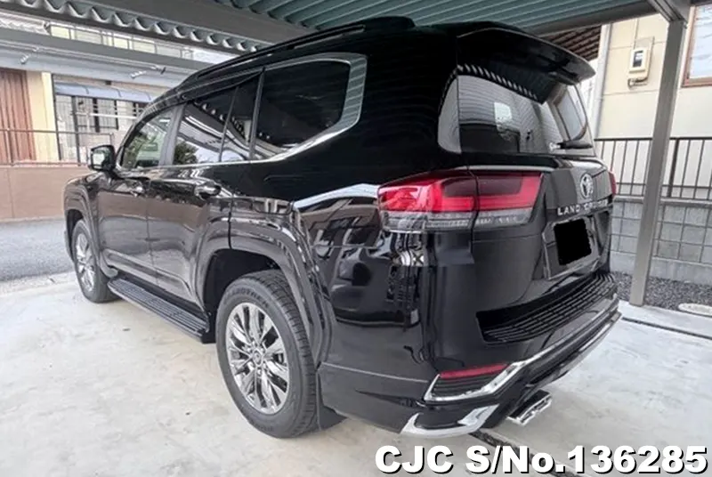 Toyota Land Cruiser in Black for Sale Image 1