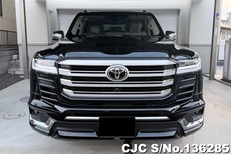 Toyota Land Cruiser in Black for Sale Image 3