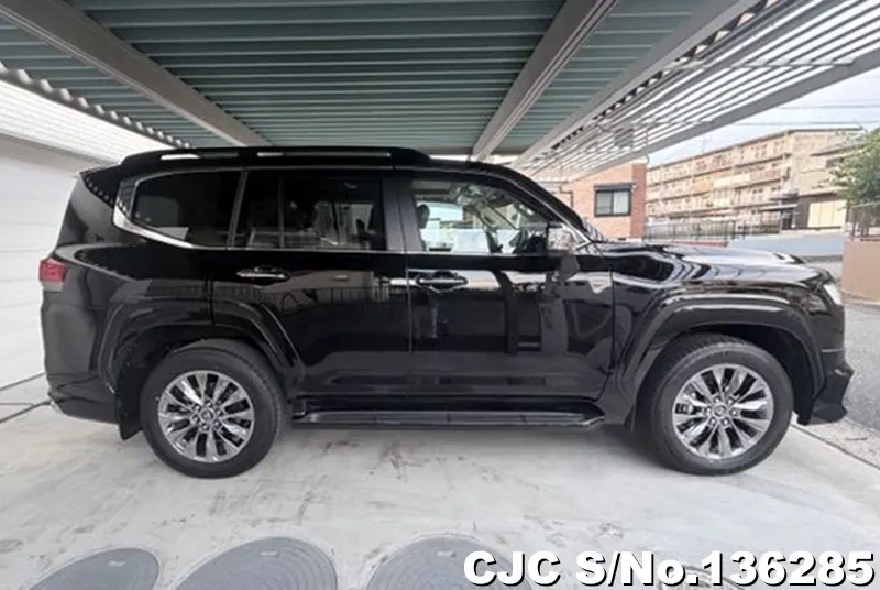 Toyota Land Cruiser in Black for Sale Image 5