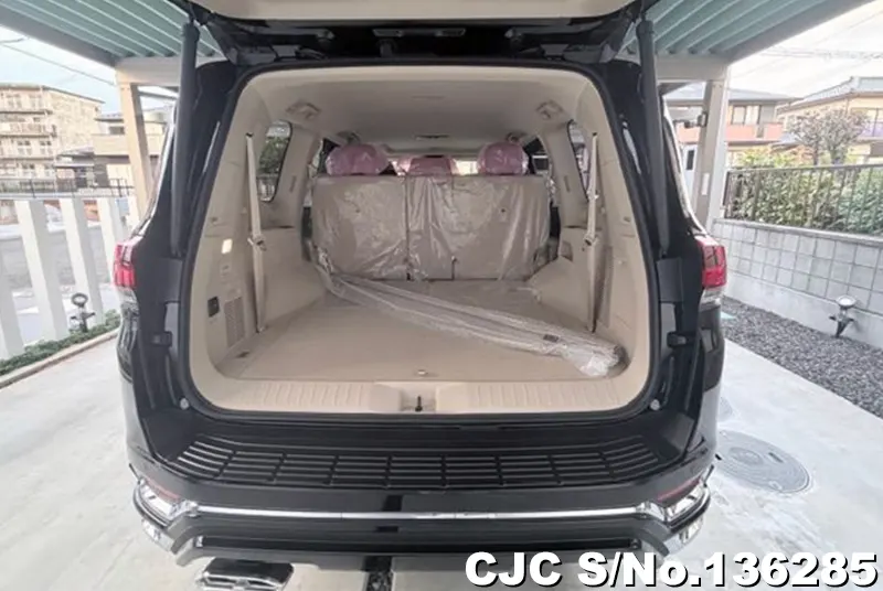Toyota Land Cruiser in Black for Sale Image 7