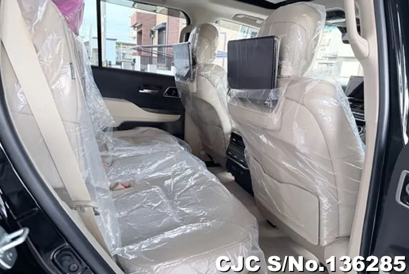Toyota Land Cruiser in Black for Sale Image 10