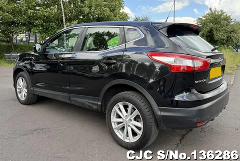 Nissan Qashqai in Black for Sale Image 1
