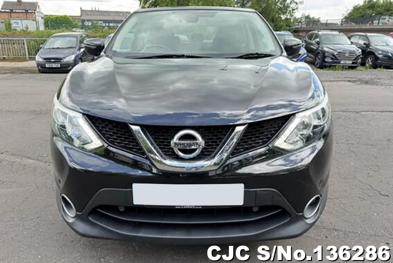 Nissan Qashqai in Black for Sale Image 4