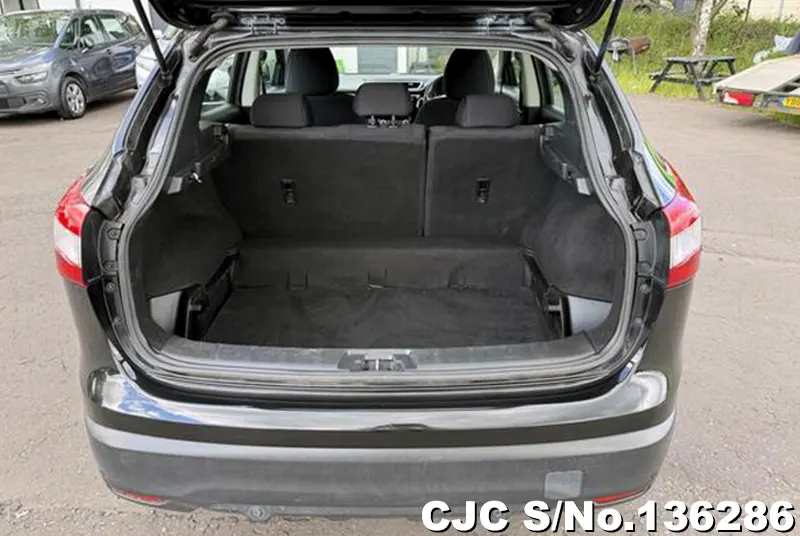 Nissan Qashqai in Black for Sale Image 6