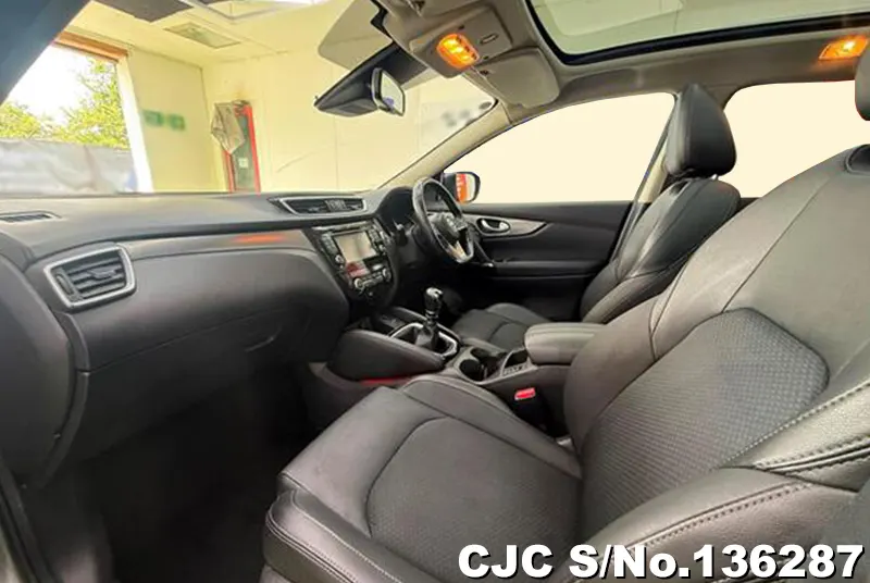Nissan Qashqai in Gray for Sale Image 8