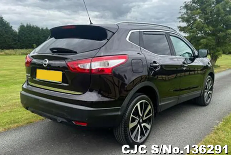 Nissan Qashqai in Black for Sale Image 2