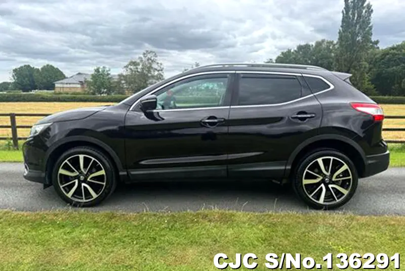 Nissan Qashqai in Black for Sale Image 7