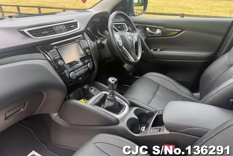 Nissan Qashqai in Black for Sale Image 13