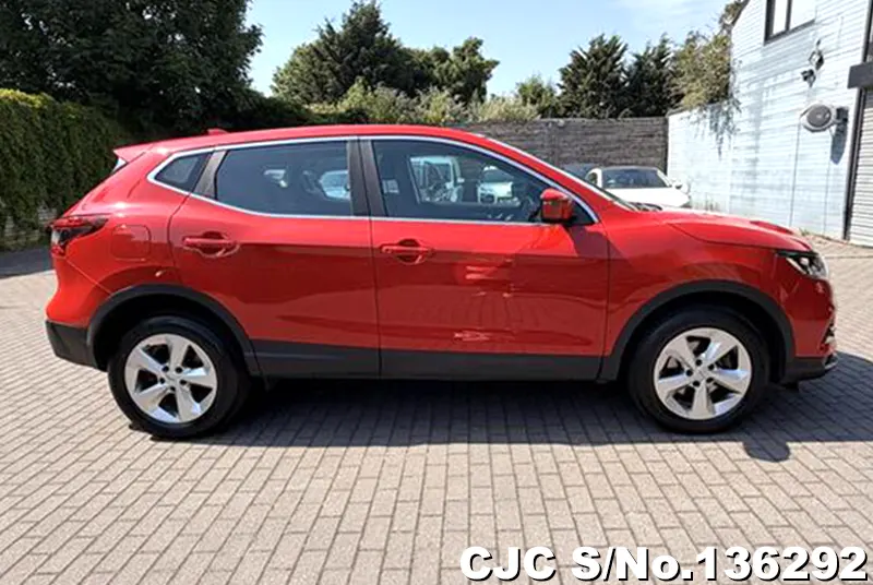 Nissan Qashqai in Red for Sale Image 6