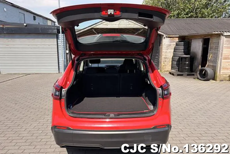 Nissan Qashqai in Red for Sale Image 8