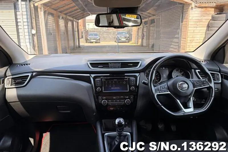 Nissan Qashqai in Red for Sale Image 10