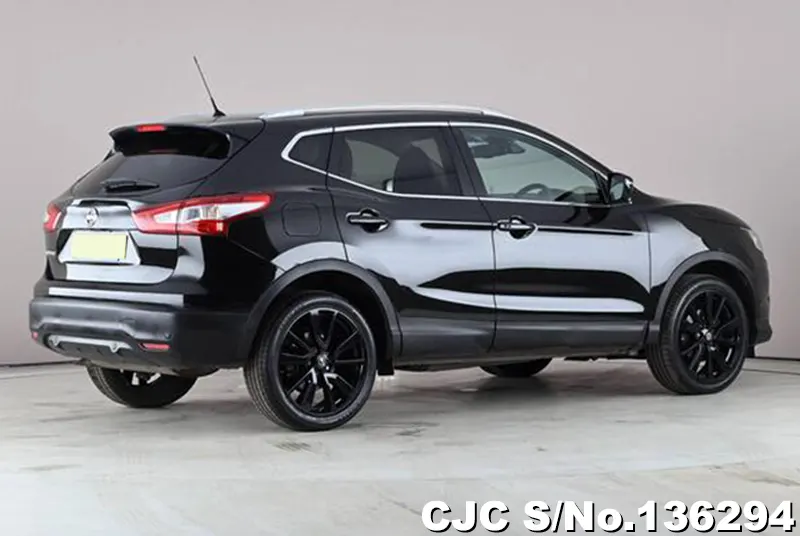 Nissan Qashqai in Black for Sale Image 2
