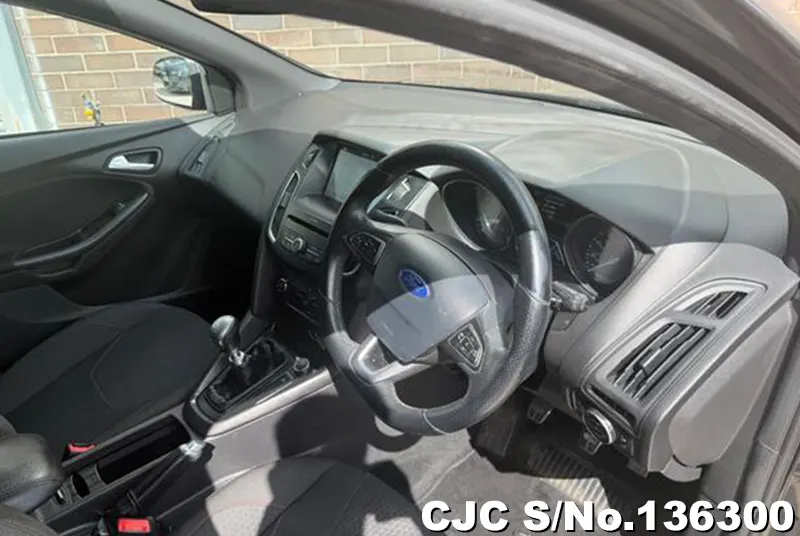 Ford Focus in Gray for Sale Image 7