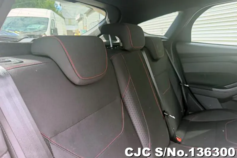 Ford Focus in Gray for Sale Image 9
