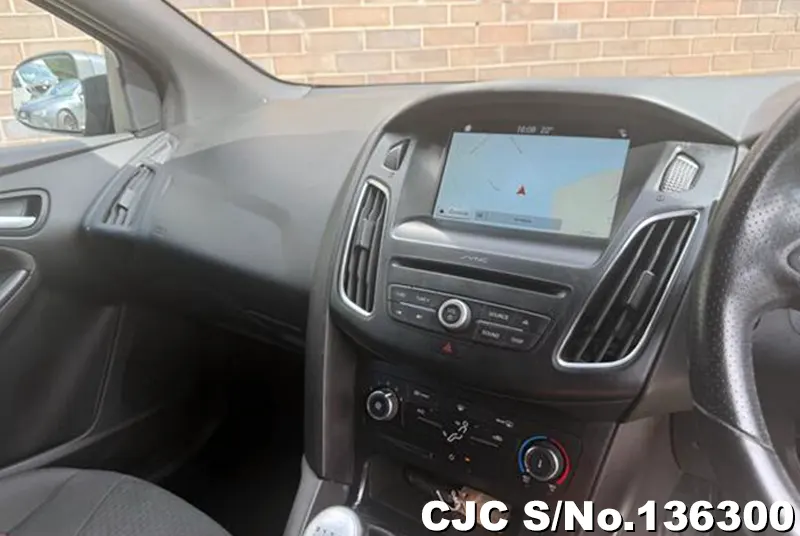 Ford Focus in Gray for Sale Image 12