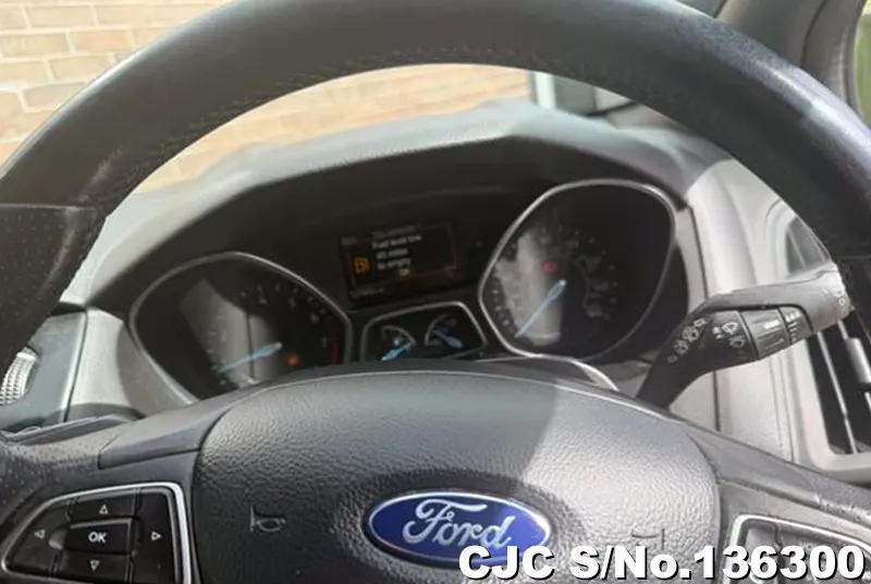 Ford Focus in Gray for Sale Image 10