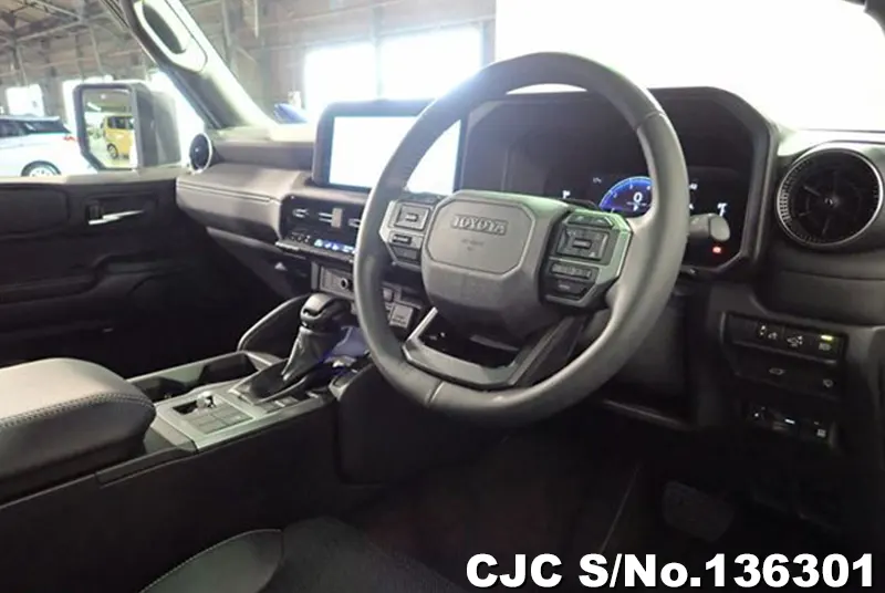 Toyota Land Cruiser 250 in Pearl for Sale Image 8