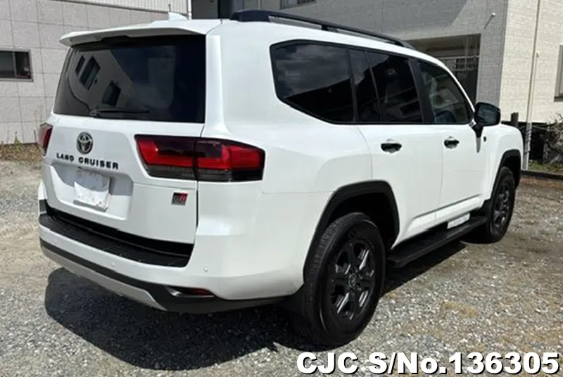 Toyota Land Cruiser in Pearl for Sale Image 2