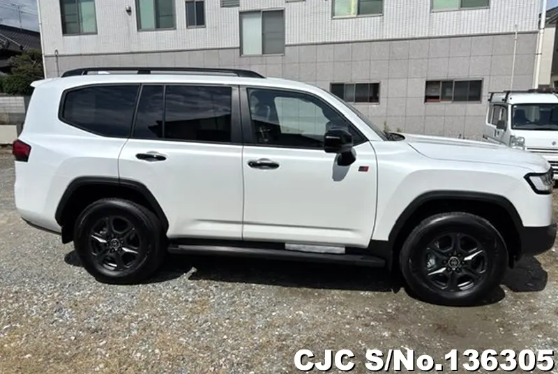 Toyota Land Cruiser in Pearl for Sale Image 4
