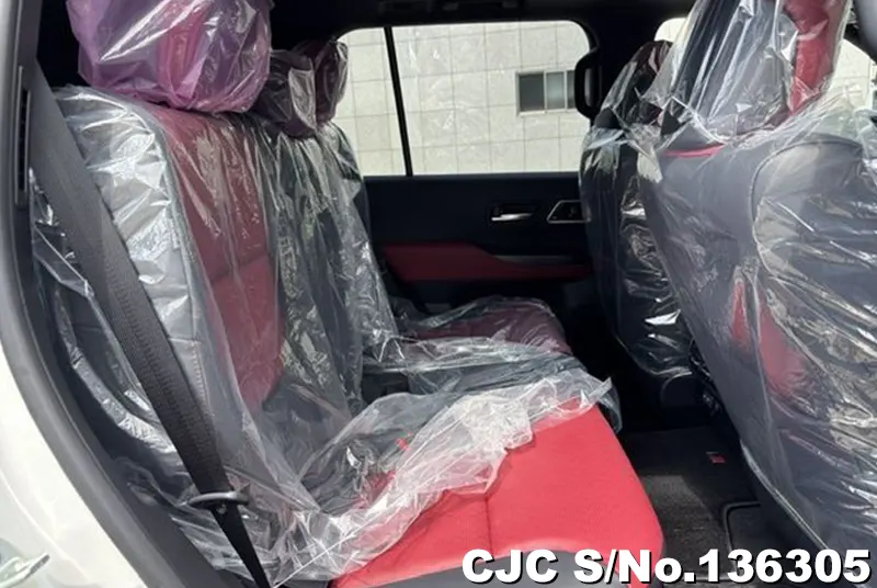 Toyota Land Cruiser in Pearl for Sale Image 10