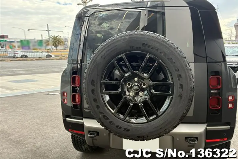 Land Rover Defender in Gray for Sale Image 4