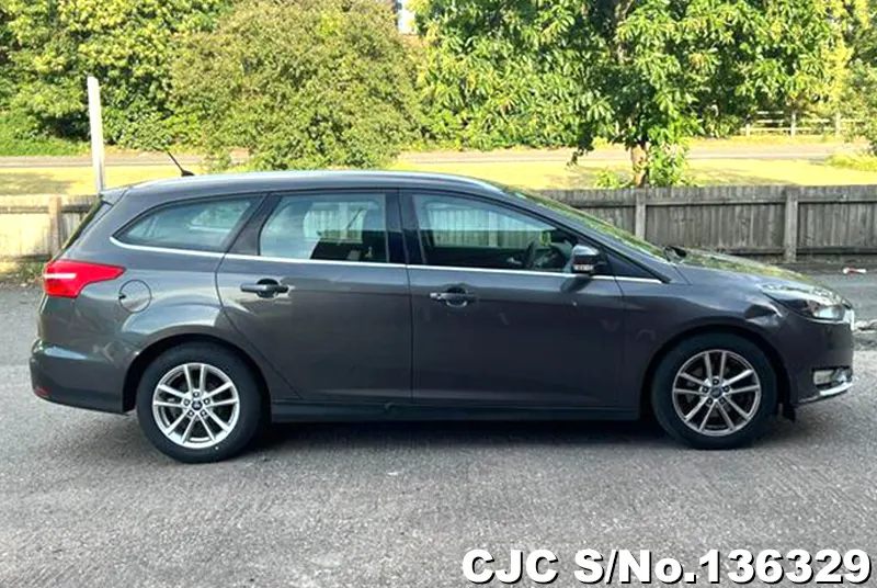 Ford Focus in Gray for Sale Image 4