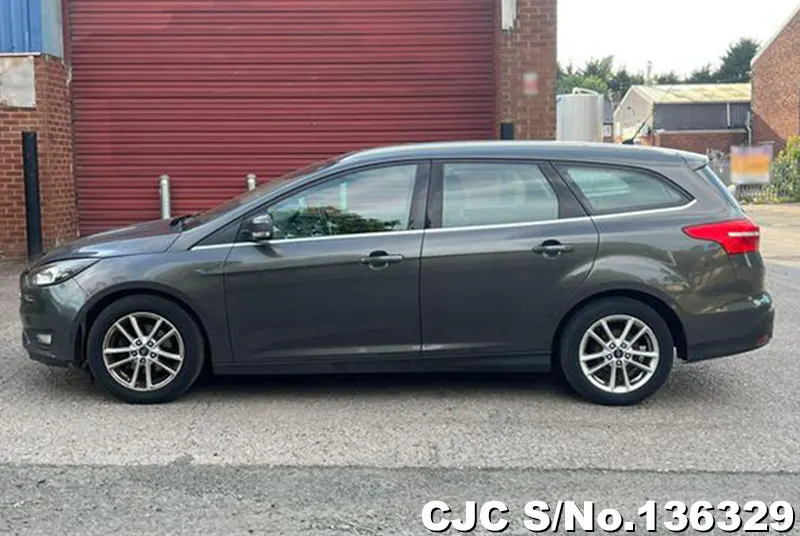 Ford Focus in Gray for Sale Image 5