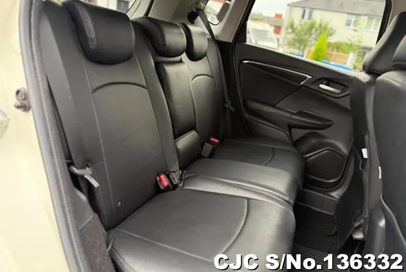 Honda JAZZ in White for Sale Image 9