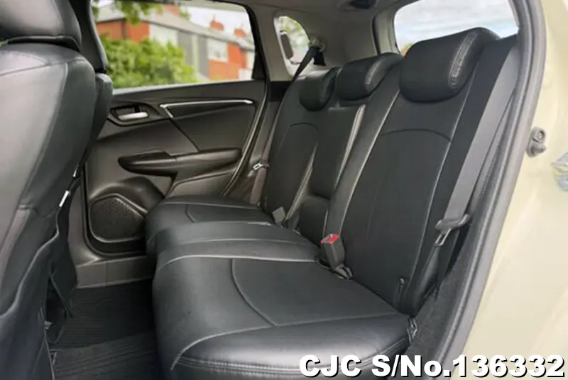 Honda JAZZ in White for Sale Image 10