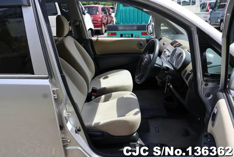 Honda Life in Silver for Sale Image 12