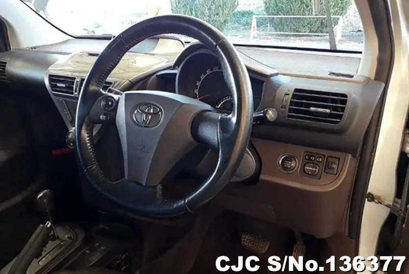 Toyota IQ in Silver for Sale Image 9