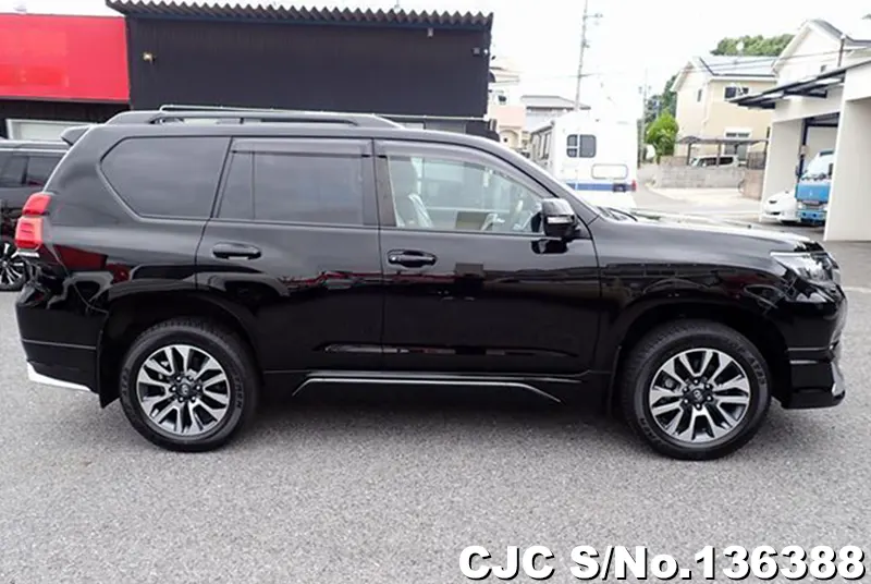 Toyota Land Cruiser Prado in Black for Sale Image 6