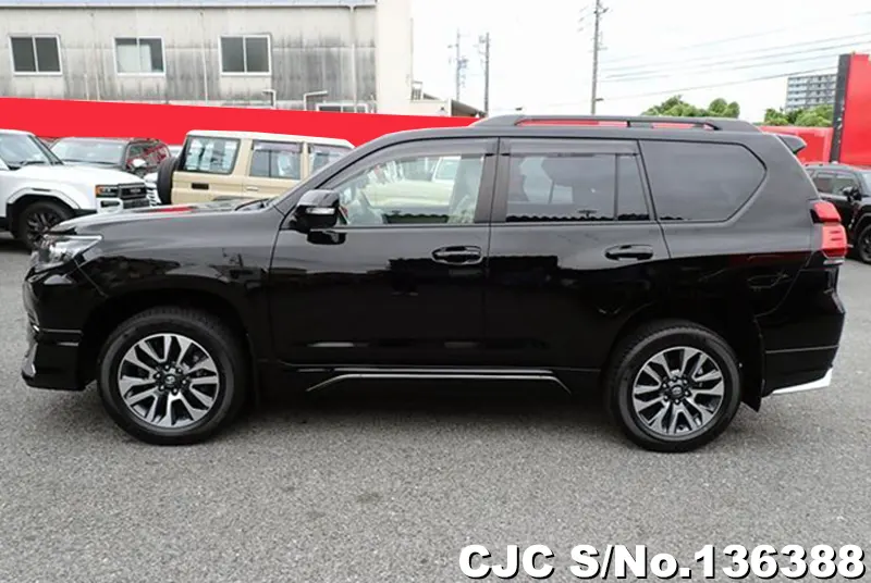 Toyota Land Cruiser Prado in Black for Sale Image 7